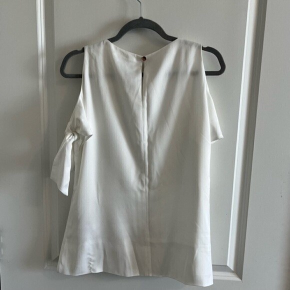 - TED Baker Yanas Embellished Cold Shoulder Top 6US - Picture 7 of 11